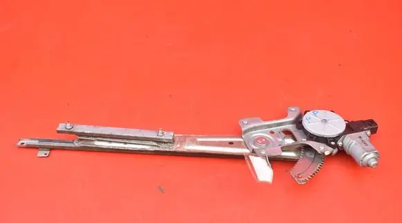 Mitsubishi Lancer VIII Front door window regulator with motor