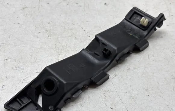 KIA Sportage Front bumper mounting bracket 86515F1000 86573F1000
