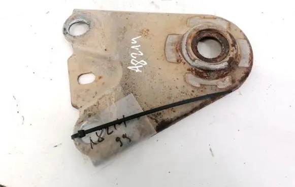 Volvo S60 Engine mounting bracket