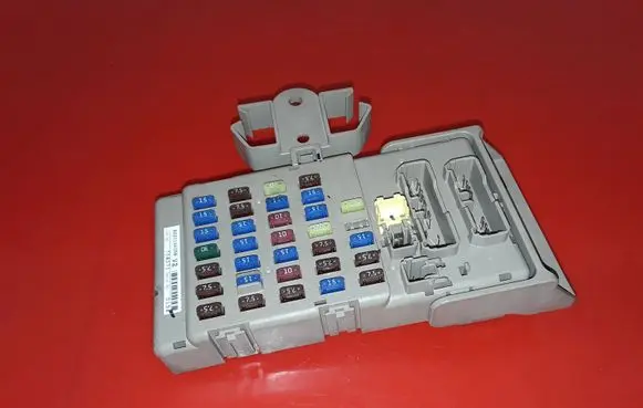 Subaru Tribeca Fuse module 82201XA05B 708071