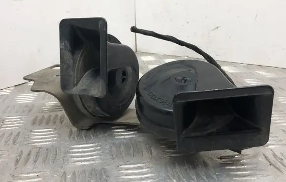 BMW 5 E60 E61 Horn signal 6935709