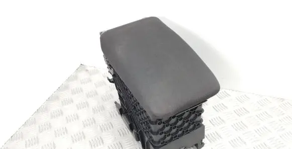 Volkswagen Jetta VI Armrest 5C6864571 5C6864251A