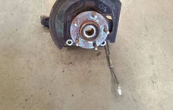Nissan Qashqai Front wheel hub spindle knuckle