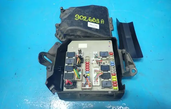 Renault Clio III Fuse module 902663A