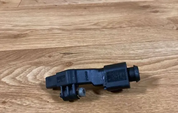 Volkswagen PASSAT B6 Air conditioning (A/C) pressure sensor 1J0973703