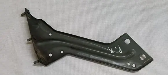 Audi Q5 SQ5 Fender mounting bracket 8R0821135