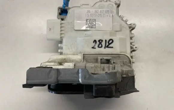 Audi A3 S3 8V Front door lock 8X2837015B