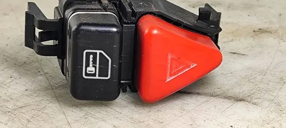 Mercedes-Benz A W168 Hazard light switch A1688201210 33019001