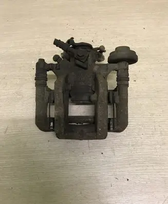 Opel Zafira C Rear brake caliper