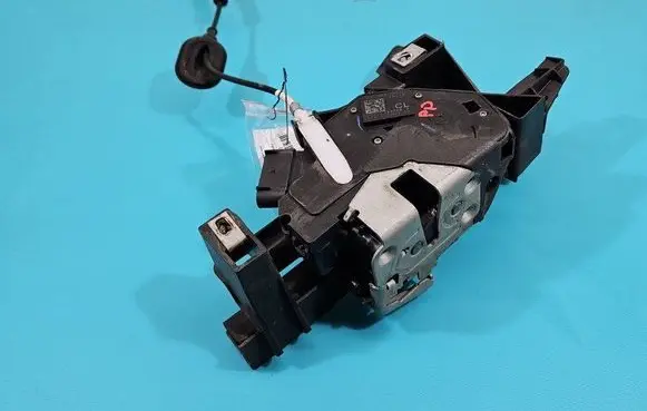 Ford Fusion II Front door lock AE8A-542812-BH IMPRK1479810