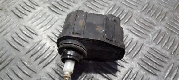 Opel Omega B1 Headlight level adjustment motor 00437514