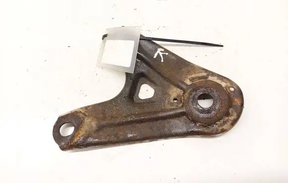 Toyota Avensis Verso Engine mounting bracket 