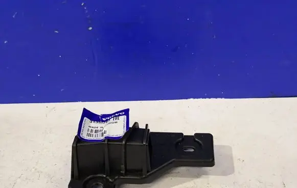 Volvo XC90 Front bumper mounting bracket 31353764