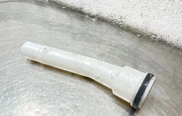 Opel Astra J Window washer liquid tank fill tube 13260584 400406195
