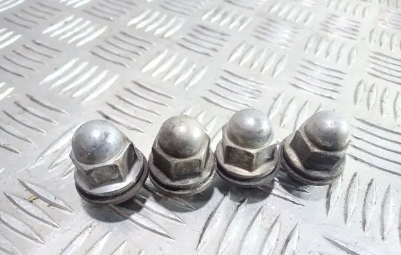 Mitsubishi Lancer VIII Nuts/bolts 