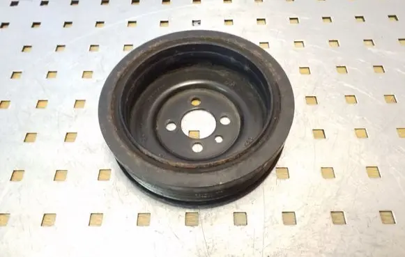 Volkswagen Touran I Crankshaft pulley 03G105243