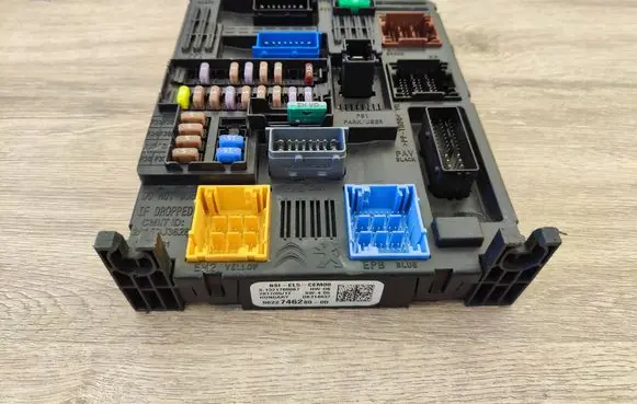 Citroen DS7 Crossback Fuse module 9822746280