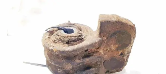 Volvo S70 V70 V70 XC Engine mount bracket