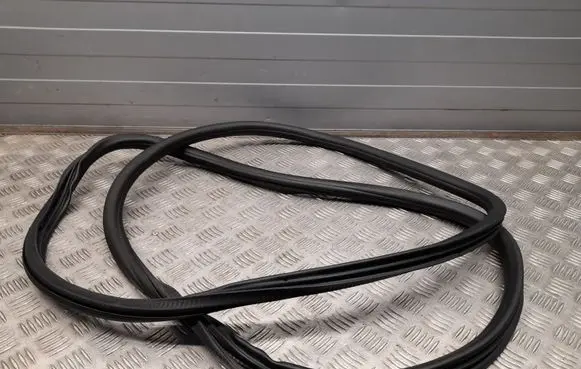 Porsche Cayenne (92A) Front door rubber seal 7P0867365F