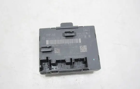 Volkswagen PASSAT B8 Door control unit/module 5Q0959595E 5Q0959595B