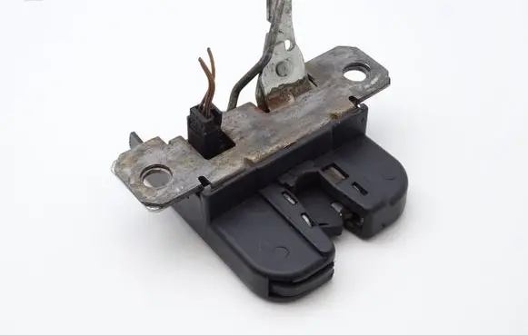 Volkswagen Golf IV Tailgate/trunk/boot lock/catch/latch 