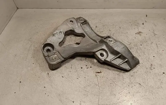 Lancia Thema A/C compressor mount bracket VMMT03