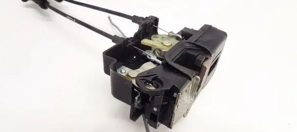 Chevrolet Captiva Front door lock