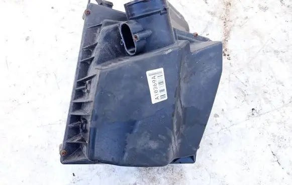 Chevrolet Cruze Air filter box 13325780