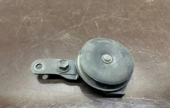 Toyota Prius (XW50) Horn signal 8652047030