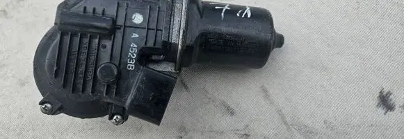 Volkswagen Tiguan Wiper motor 5N1955119B