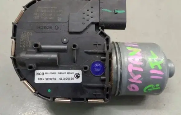 Skoda Octavia Mk3 (5E) Wiper motor