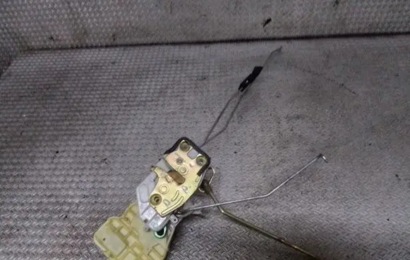 Honda CR-V Front door lock