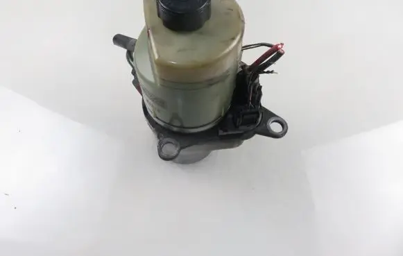 Ford Focus Power steering pump 4M513K514BD
