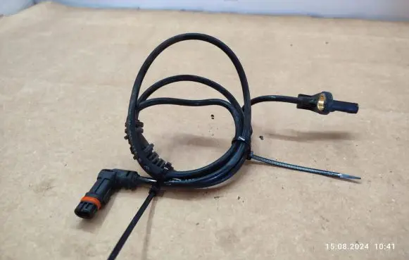 Mercedes-Benz S W221 ABS brake wheel speed sensor A0009054201
