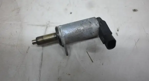 Audi A6 S6 C7 4G Camshaft vanos timing valve 06H103697B