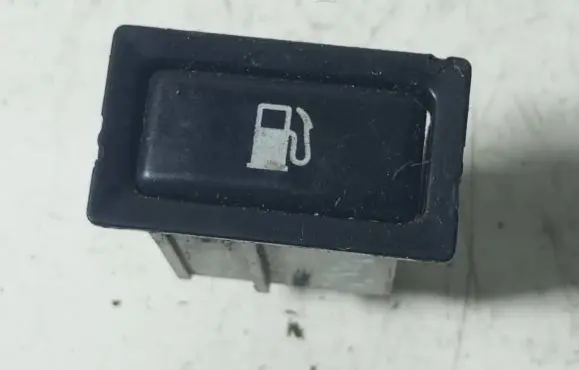 Toyota Avensis T250 Fuel tank opening switch 156775