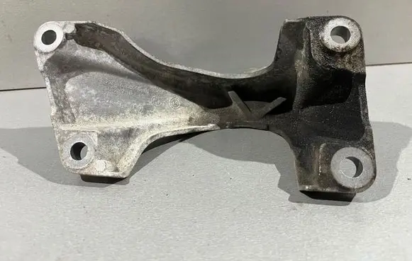 BMW 4 F32 F33 Engine mounting bracket 6788606 18129010 181290