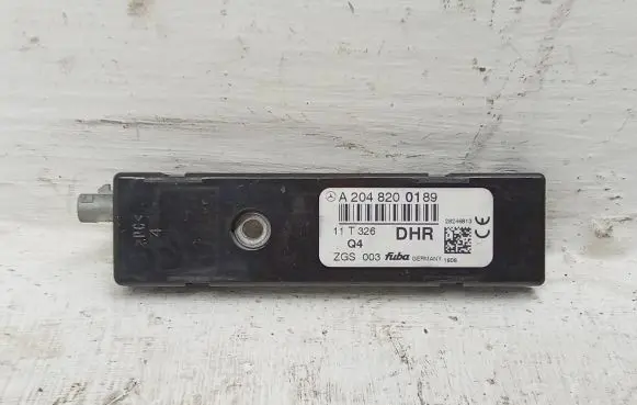 Mercedes-Benz C W204 Antenna control unit A2048200189 11T326 28246813