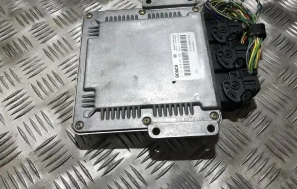 Volvo S40, V40 Engine control unit/module 0281010441 hom8200065996
