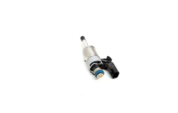 Volkswagen PASSAT B8 Fuel injector 0261500222