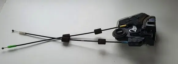 Toyota RAV 4 (XA30) Rear door lock loop/hook striker 