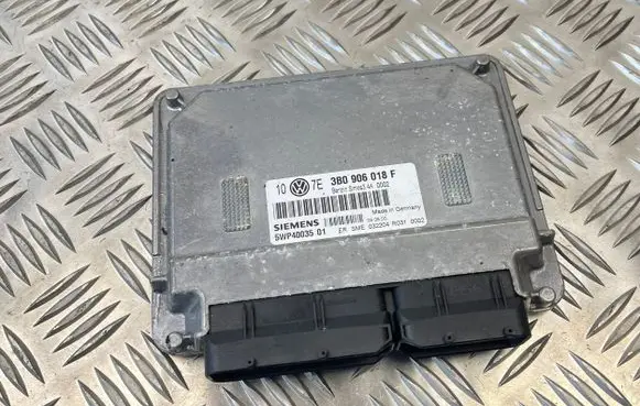 Volkswagen PASSAT B5.5 Engine control unit/module 3B0906018F 5WP40035