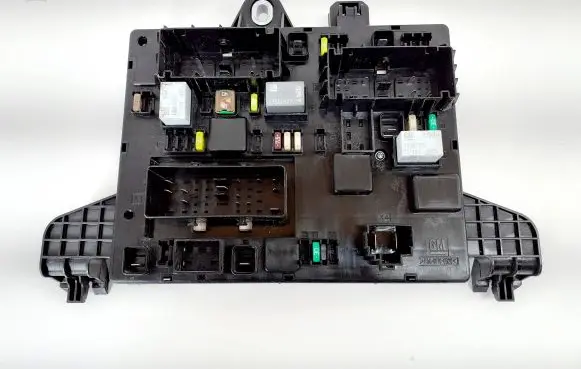 Opel Zafira C Fuse module 13368653 365927271