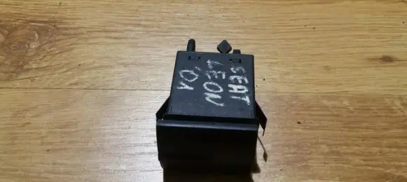 Seat Leon (1M) Windscreen/window heater switch