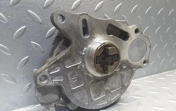 Skoda Yeti (5L) Vacuum pump 03L145100F