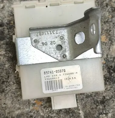 Toyota Avensis T250 Door control unit/module