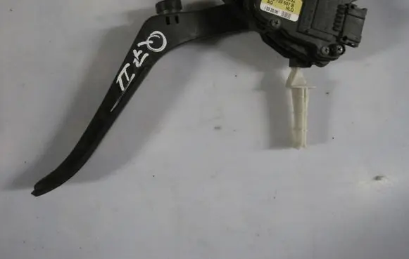 Audi Q7 4M Accelerator throttle pedal 7L0723507B