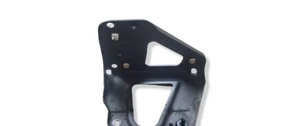Audi A6 S6 C6 4F Fender mounting bracket 4F0821135