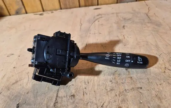 Toyota Yaris Wiper control stalk 173647