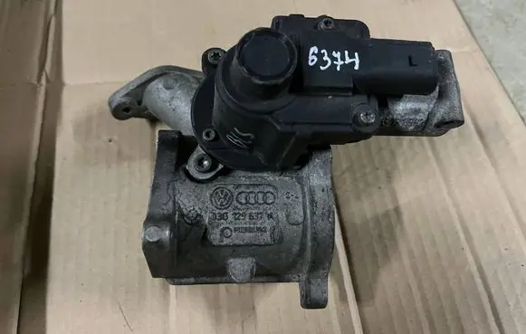 Volkswagen Touran I Throttle valve 03G129637A